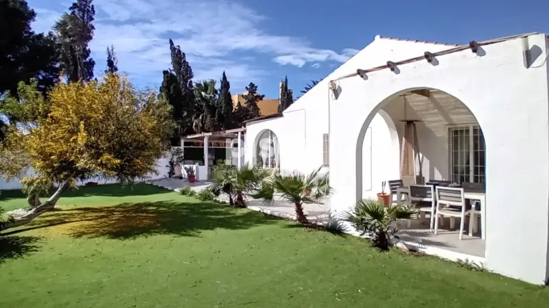 Chalet en venta en Paseo del Golf, 16