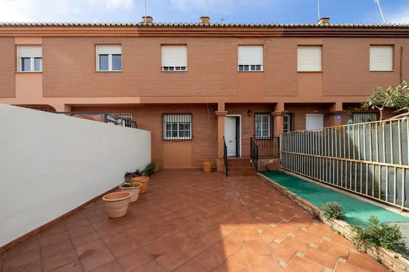 Venta Adosado con Patio en Los Rebites Huetor Vega