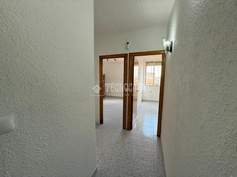 Piso en venta en La Torrasa 41m2  1 Dormitorio Cerca Metro L5