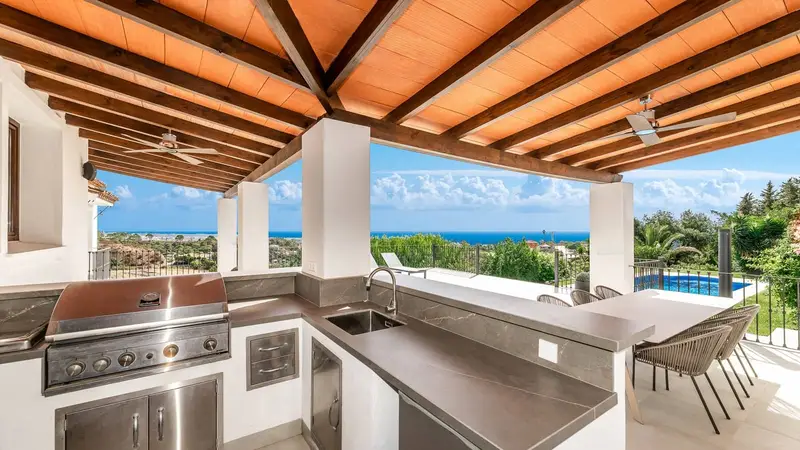 Chalet de Lujo en Venta Marbella Vistas al Mar y Montaña