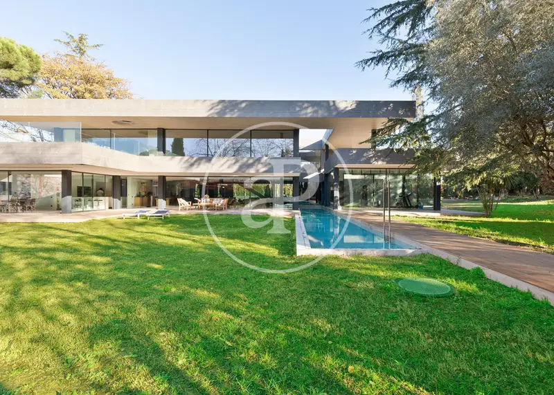 Casa de Lujo en Masia Rosas con Piscina y Jardín Privado