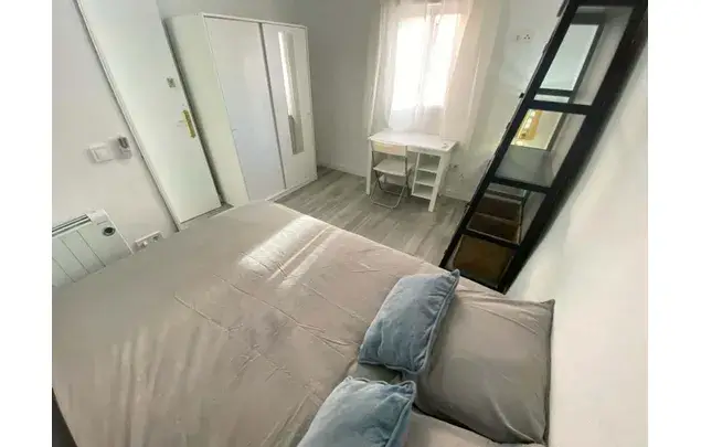 Rent a room of 80 m² in Madrid
