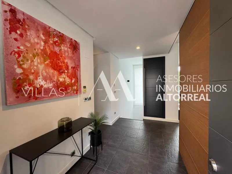 Chalet de Lujo en Altorreal con Vistas al Golf
