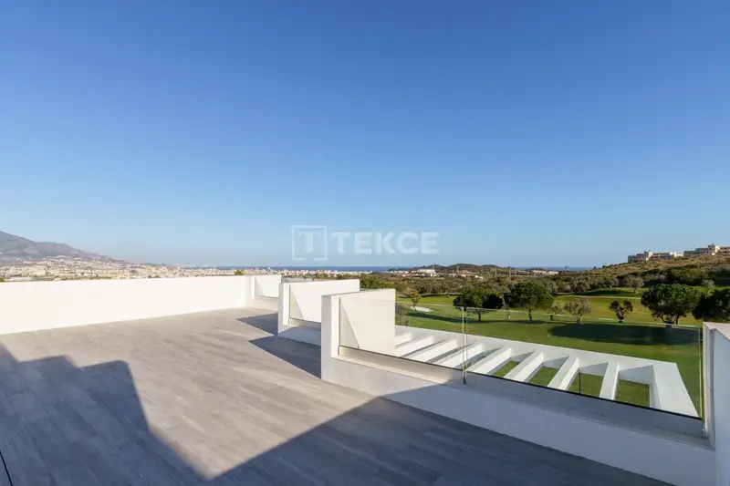 Villas de Lujo en Mijas Costa Cerca de Campo de Golf