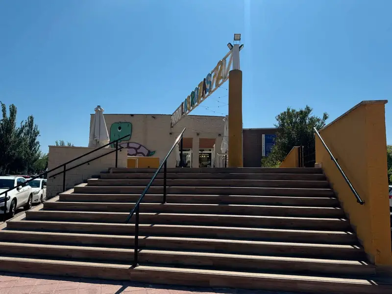 Local Comercial en Esquina en Las Rozas con Terraza