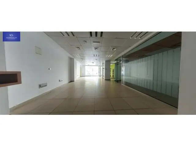 Local Comercial en Avenida Principal 185m2