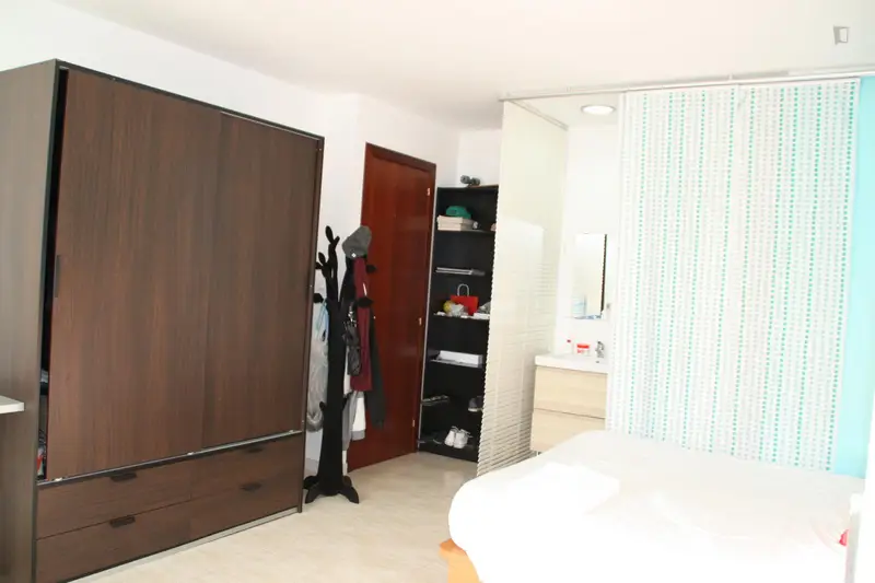 Estudio Luminoso en Residencia Sabadell para Estudiantes