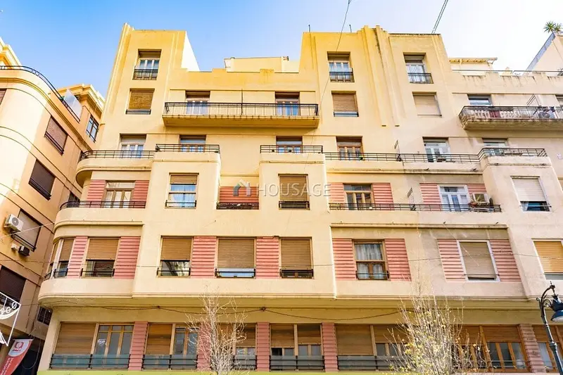 Piso en venta en Valencia centro: 200m2, 3 habitaciones, parking y trastero