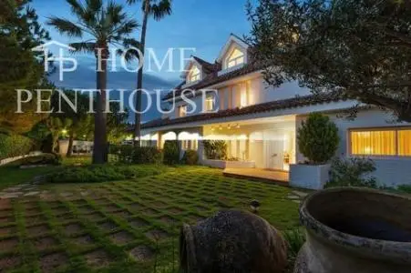 Villa de Lujo en Terramar Cerca de la Playa y Campo de Golf