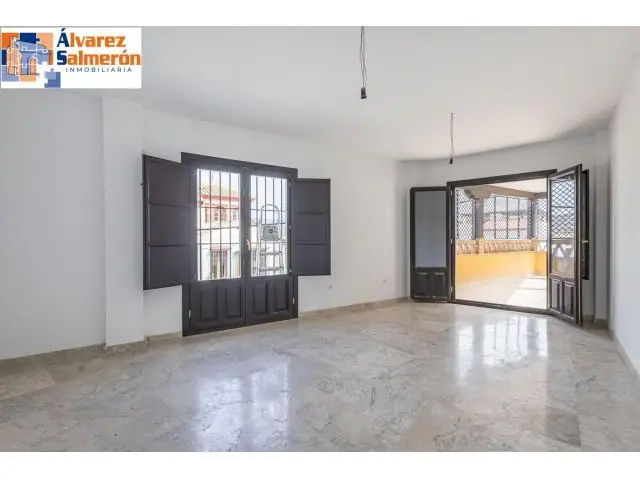 Piso en La Zubia con Garaje y Ascensor
