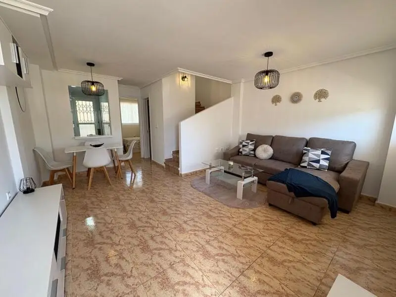 Villa en Playa Flamenca: Impecable, Reformada y Cerca de la Playa