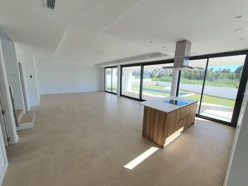 Villa de Lujo 4 Dormitorios en la Duquesa