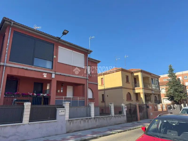 Chalet en Venta en Leon Zona Palomera 4 Habitaciones