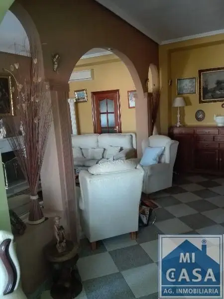 Chalet 5 dormitorios Mérida con garaje piscina y barbacoa
