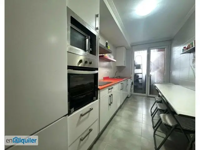 Alquiler piso 4 habitaciones garaje ascensor Los Corrales Buelna