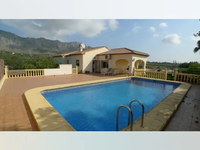 Casa-Villa de 4 Dormitorios en venta Beniarbeig, España