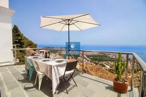 Piso de 5 Dormitorios en venta Almuñécar, España