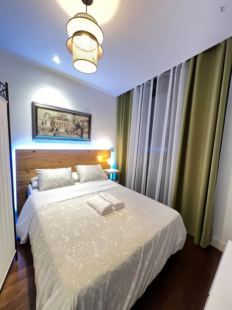 Estudio Moderno en Madrid con Wifi y Cocina Equipada