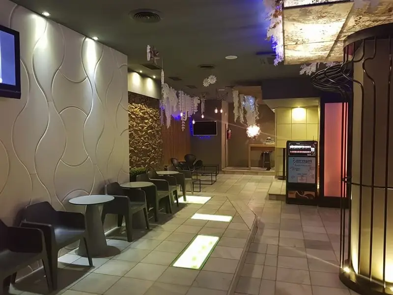 Venta Local Comercial Bailen 156m2 Cafeteria Pub Reformado