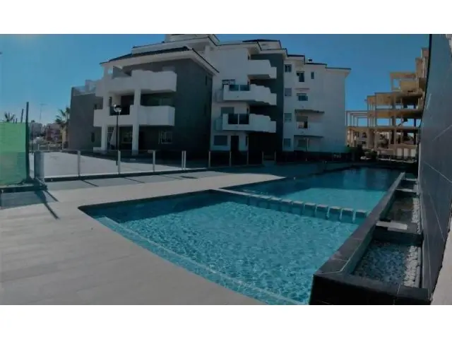 Apartamento en Orihuela Costa con 2 Dormitorios y Piscina