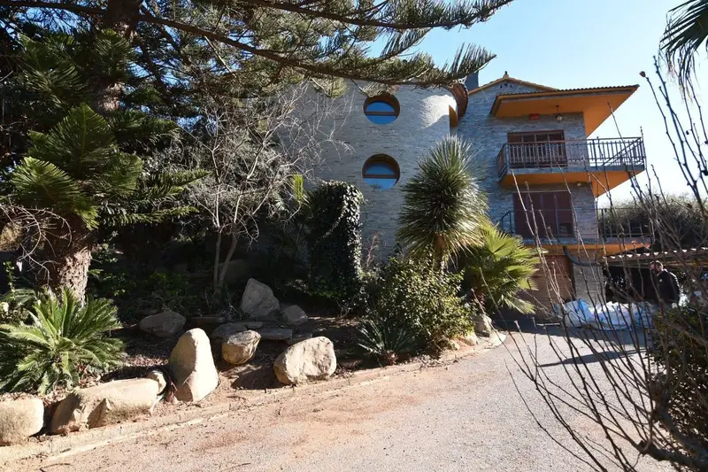 Chalet en venta Pineda de Mar con jardin 6000m2 a reformar