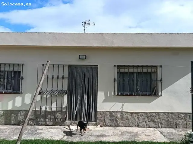 Casa Familiar en Los Pinos 2 Dormitorios Patio 107m2