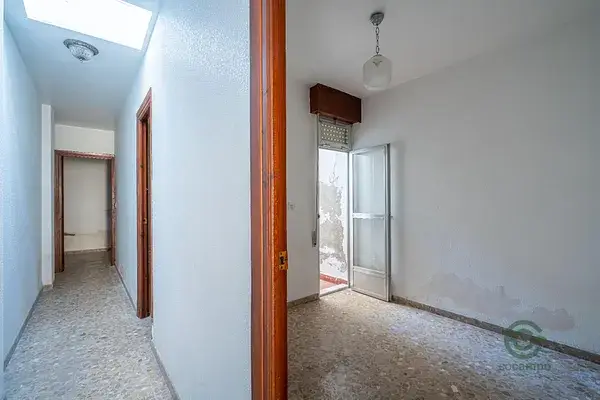 Casa en Almeria Centro con Terraza para Reformar