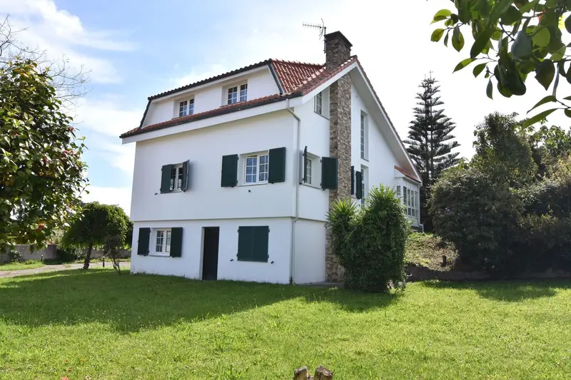 Casa en Bergondo 350m2 3 Plantas Cerca de Sada