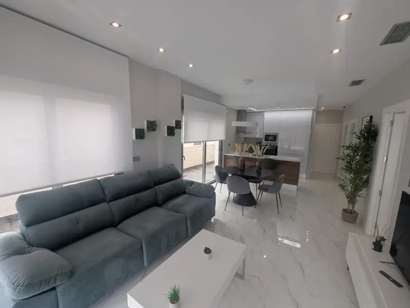 Casa Moderna en Villamartín con Solárium y Sótano