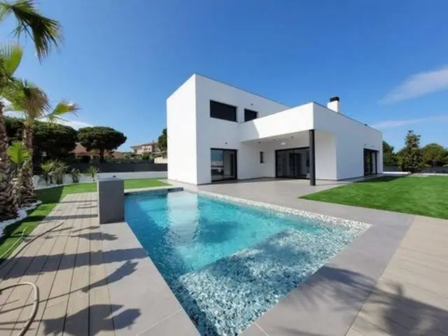 Casa Contemporanea en Calonge con Piscina y Vistas al Mar