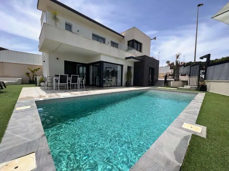 Villa en Venta Villamartin 3 Dormitorios Piscina Privada