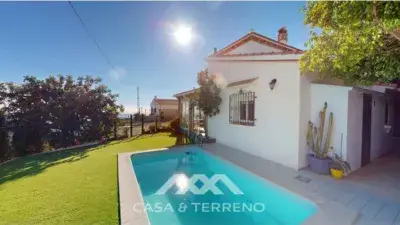 Casa en Venta Arenas de Velez con Vistas al Mar y Piscina