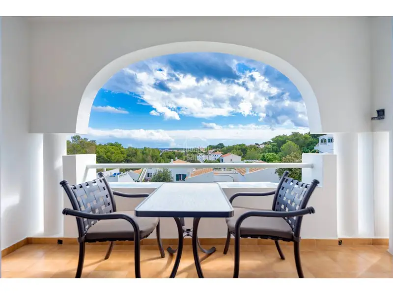 Apartamento en Addaia Menorca con Piscina y Vistas Parciales al Mar