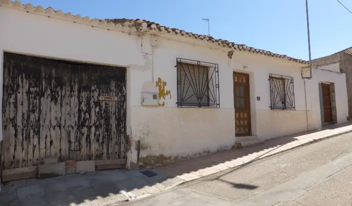 Casa de pueblo con 4 dormitorios en venta