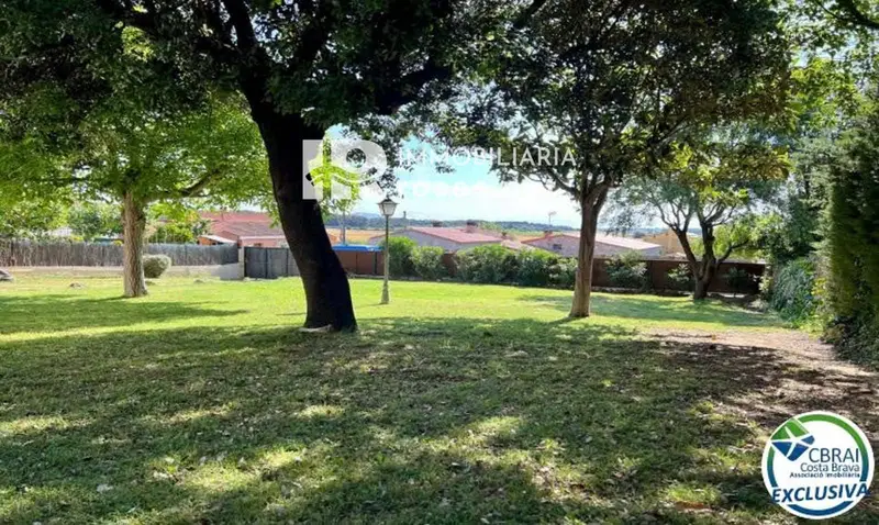 Chalet en venta en Sant Miquel de Fluvià con piscina y gran jardín