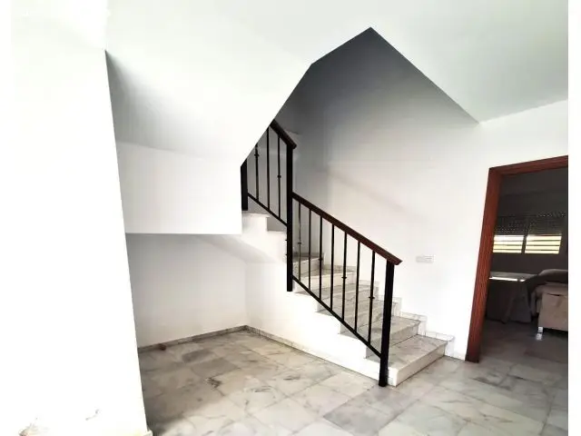 Vivienda de 2 plantas en Burguillos Sevilla cerca parques infantiles