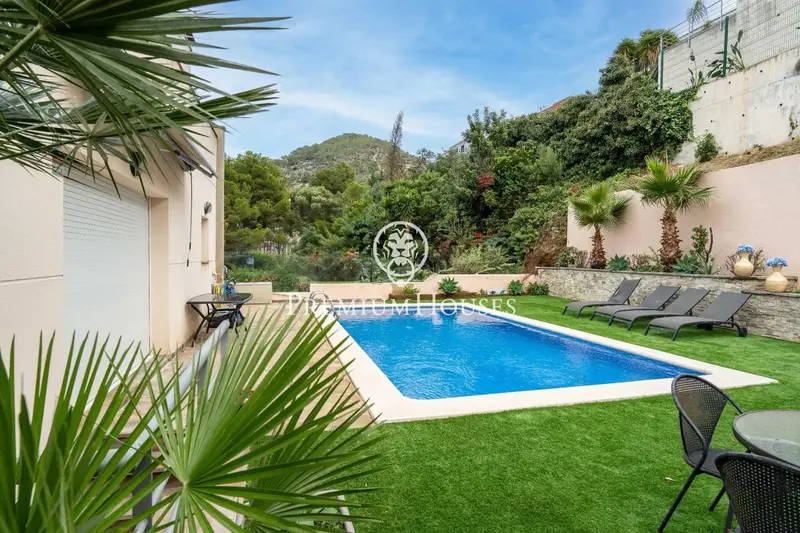 Chalet en Sitges con piscina jardin y vistas despejadas