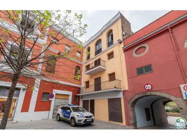 Edificio en Venta La Jonquera Centro 2 Pisos y Planta Baja