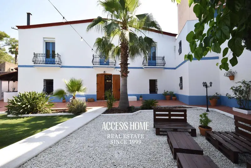 Chalet en Venta Montgat Barcelona 4 Dormitorios Piscina Jardin