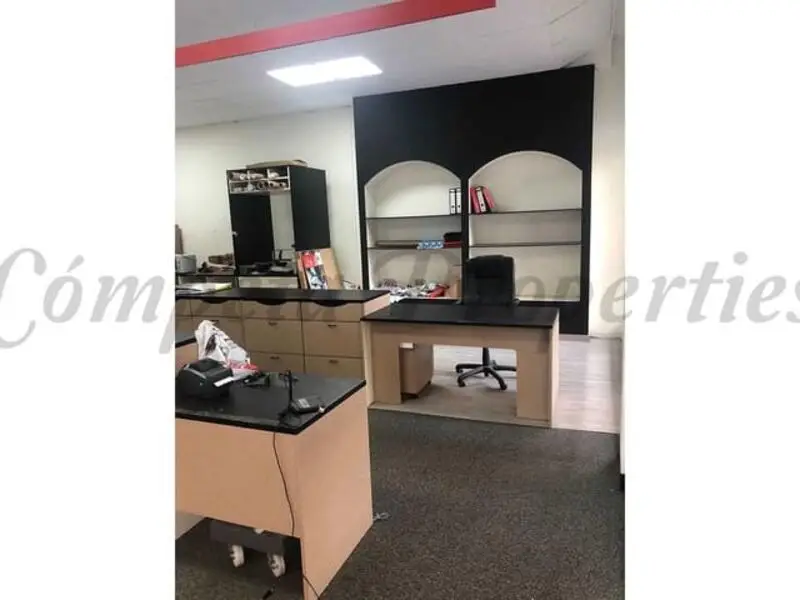 Local Comercial 150m2 Velez Malaga Oficina Negocio Mobiliario Incluido