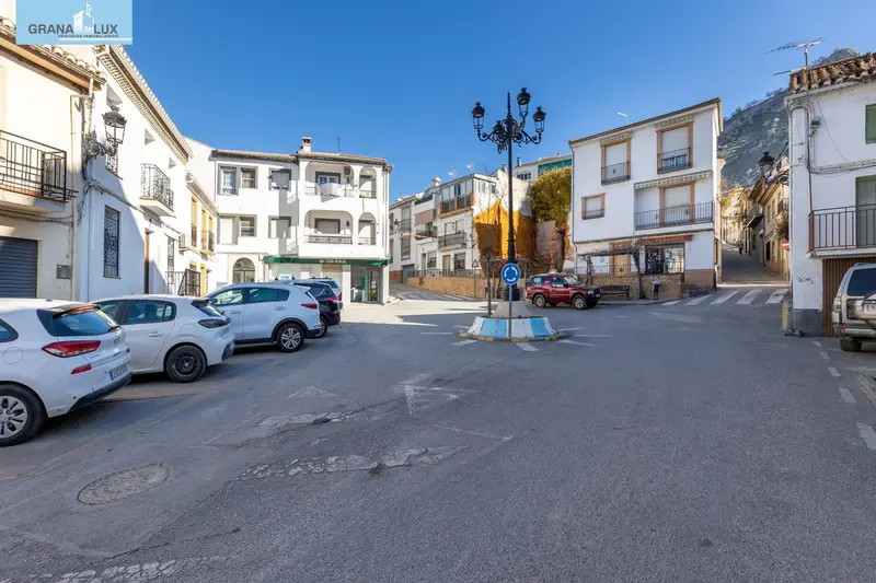 Venta Piso 4 dormitorios 2 baños Chimenea Cogollos Vega