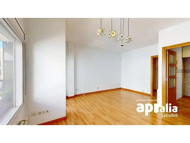 Piso 3 Dormitorios Sabadell Balcon Reformado