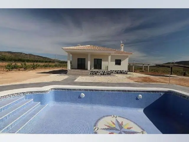 Chalets de Lujo en Pinoso con Piscina - 3 o 4 Dormitorios