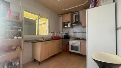 Casa Adosada en Venta en N	jar 4 Dormitorios 2 Ba	nos