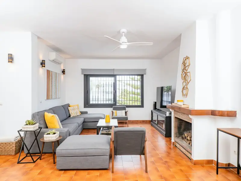 Casa Villa 4 Dormitorios Alquiler Málaga España