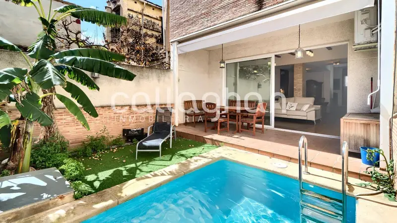 Adosado en Rocafort con Piscina Privada y 3 Habitaciones