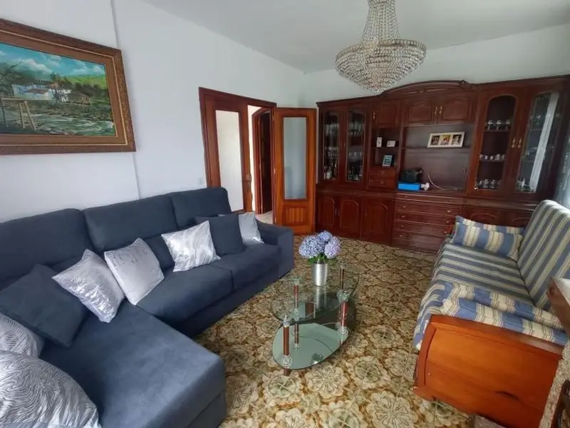 Chalet en Llanes con dos viviendas independientes y terreno