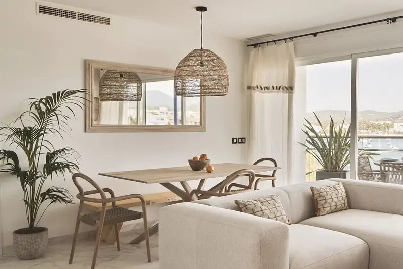 Apartamentos de Lujo en Cala Pinet Ibiza con Vistas al Mar
