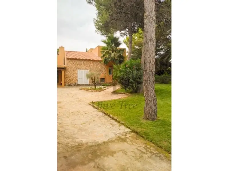 Chalet en Cala d'en Bou con 4 Suites Piscina y Jardin