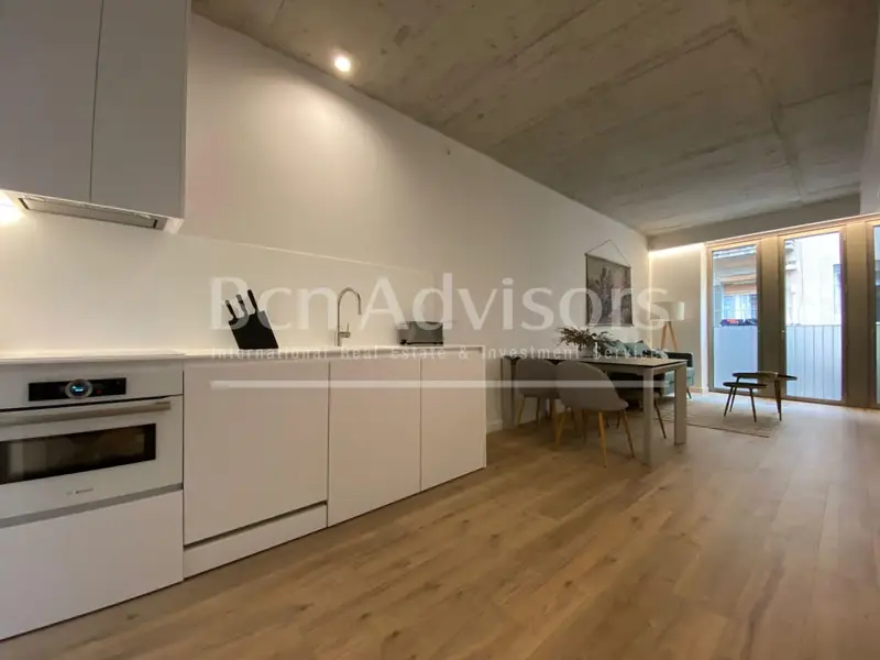 Piso amueblado con patio en el centro de Barcelona